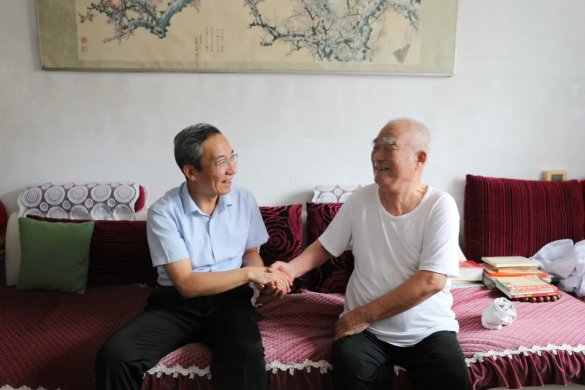 【頌七一】送溫暖 傳黨情！交投集團開展“七一”走訪慰問活動