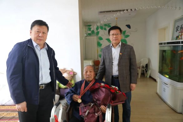 致敬！交投集團(tuán)走訪慰問榮獲“抗美援朝70周年紀(jì)念章”志愿軍老戰(zhàn)士并