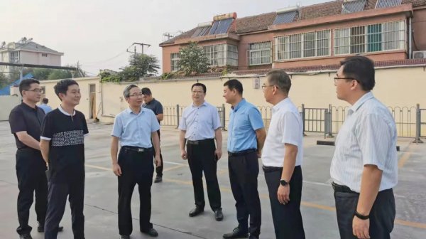 市交投集團(tuán)聯(lián)合市郵政管理局、市郵政公司就縣鄉(xiāng)村三級(jí)物流配送項(xiàng)目現(xiàn)場(chǎng)辦公