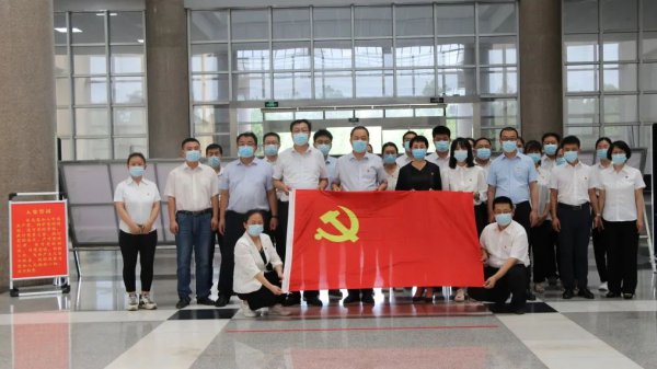 交投集團(tuán)組織黨員干部職工參加全市 家庭家教家風(fēng)主題展